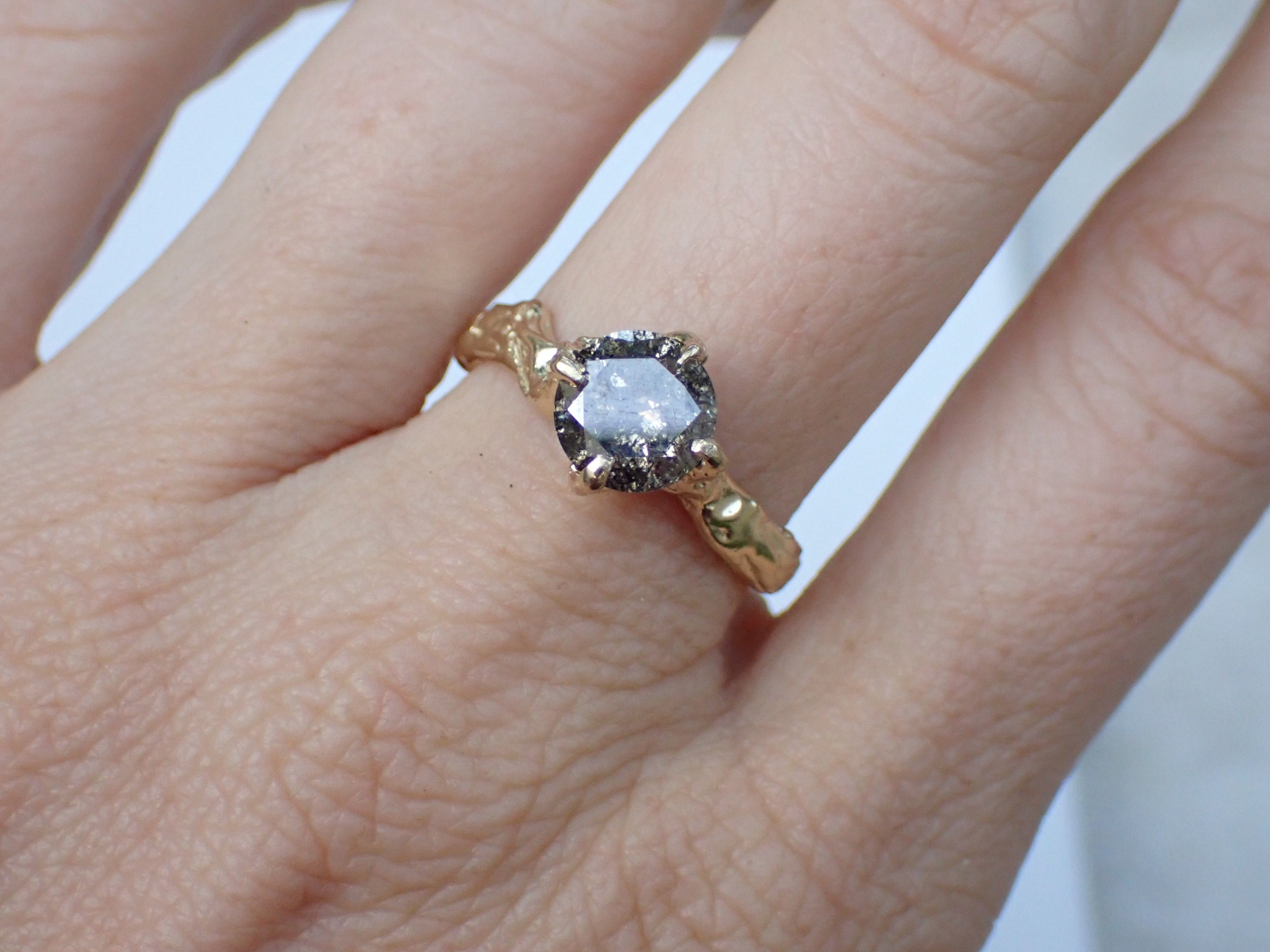 Salt and Pepper Molten Gold Diamond Ring - Brilliant cut