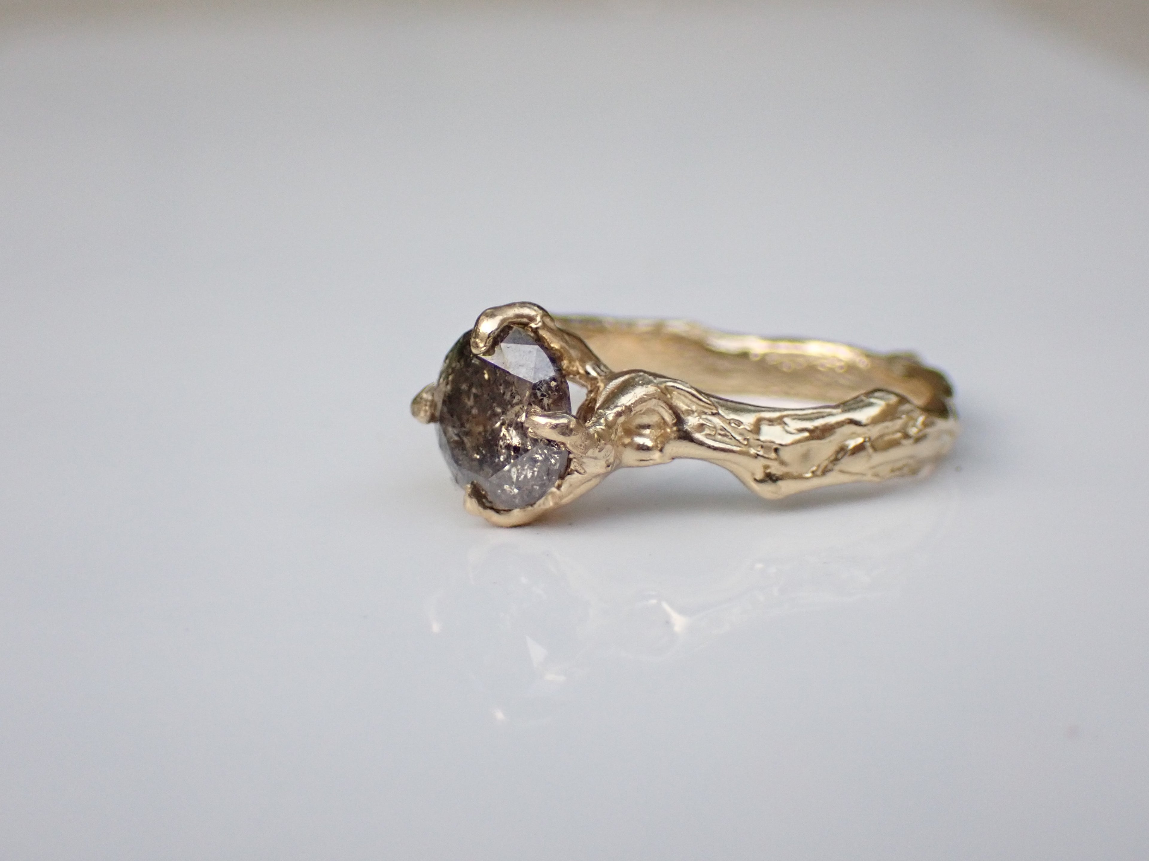 Salt and Pepper Molten Gold Diamond Ring - Brilliant cut