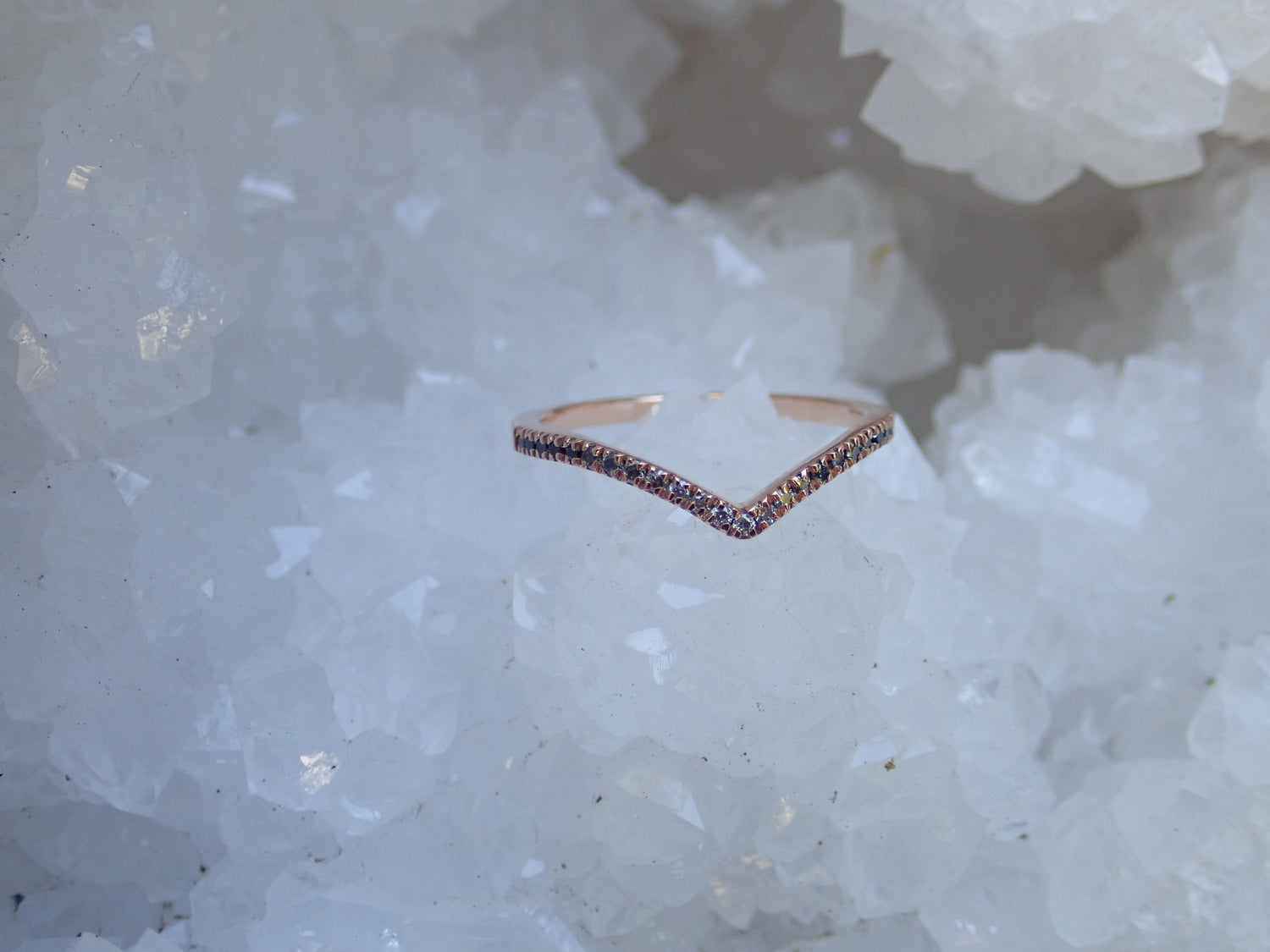 Ombre Pavé Chevron Wedding Band - Salt and Pepper Diamond Ring- mossNstone