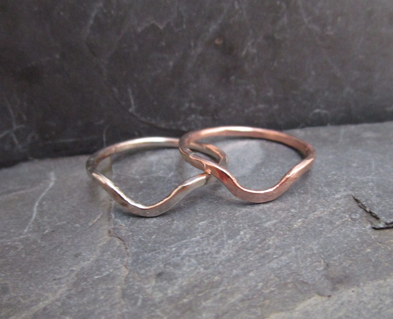 Curved Hammered Band - Salt and Pepper Diamond Ring- mossNstone