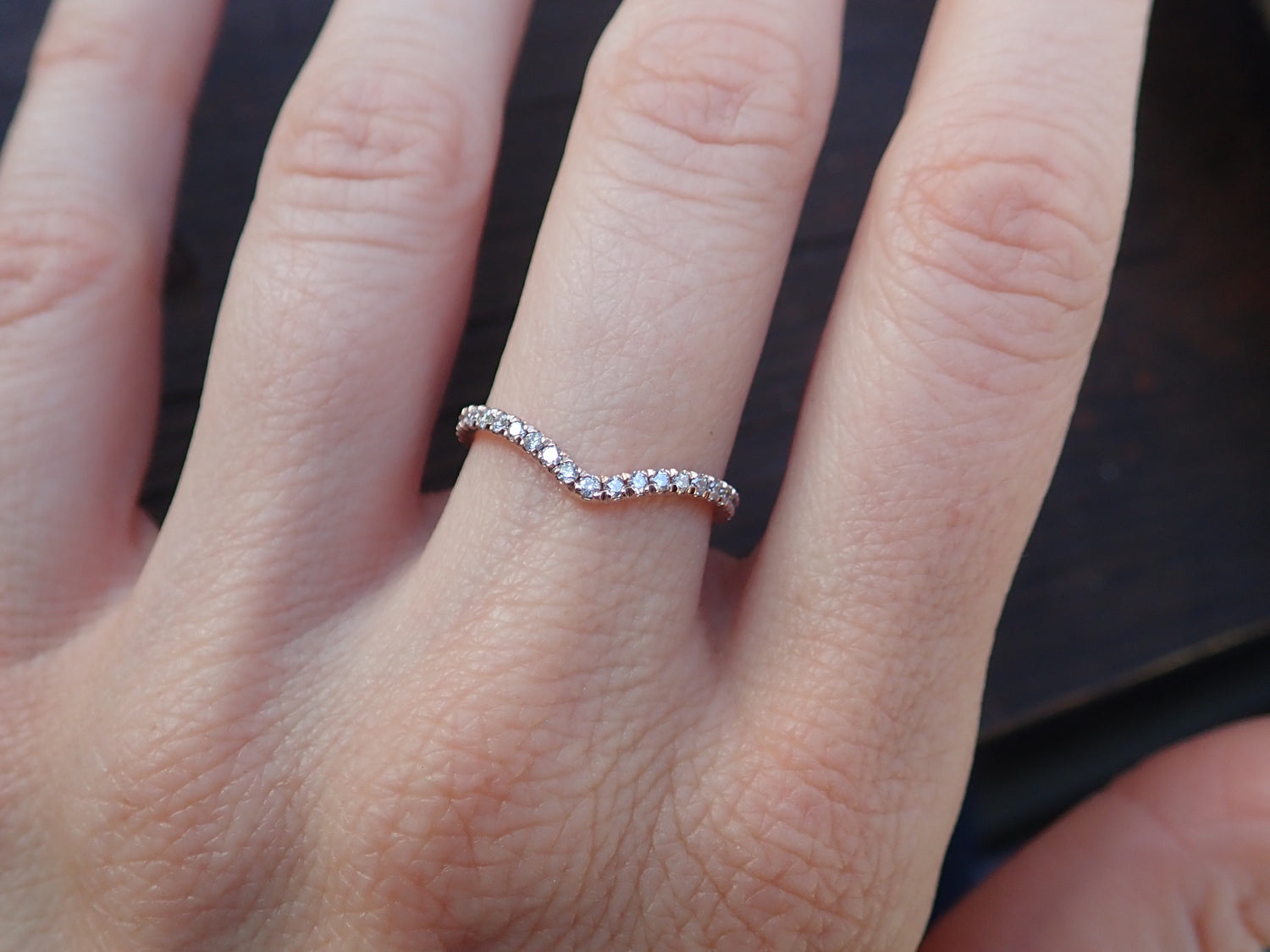 Pavé Chevron Diamond Wedding Band - Salt and Pepper Diamond Ring- mossNstone