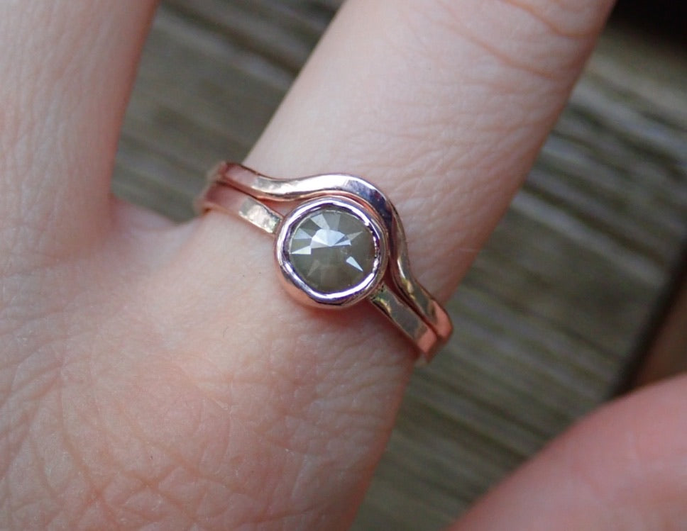 Curved Hammered Band - Salt and Pepper Diamond Ring- mossNstone