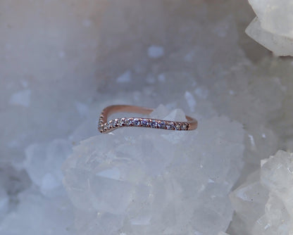 Pavé Chevron Diamond Wedding Band - Salt and Pepper Diamond Ring- mossNstone