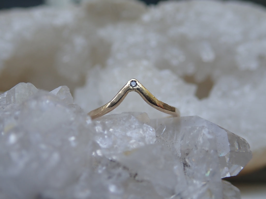 Chevron Band with Accent Diamond - Salt and Pepper Diamond Ring- mossNstone