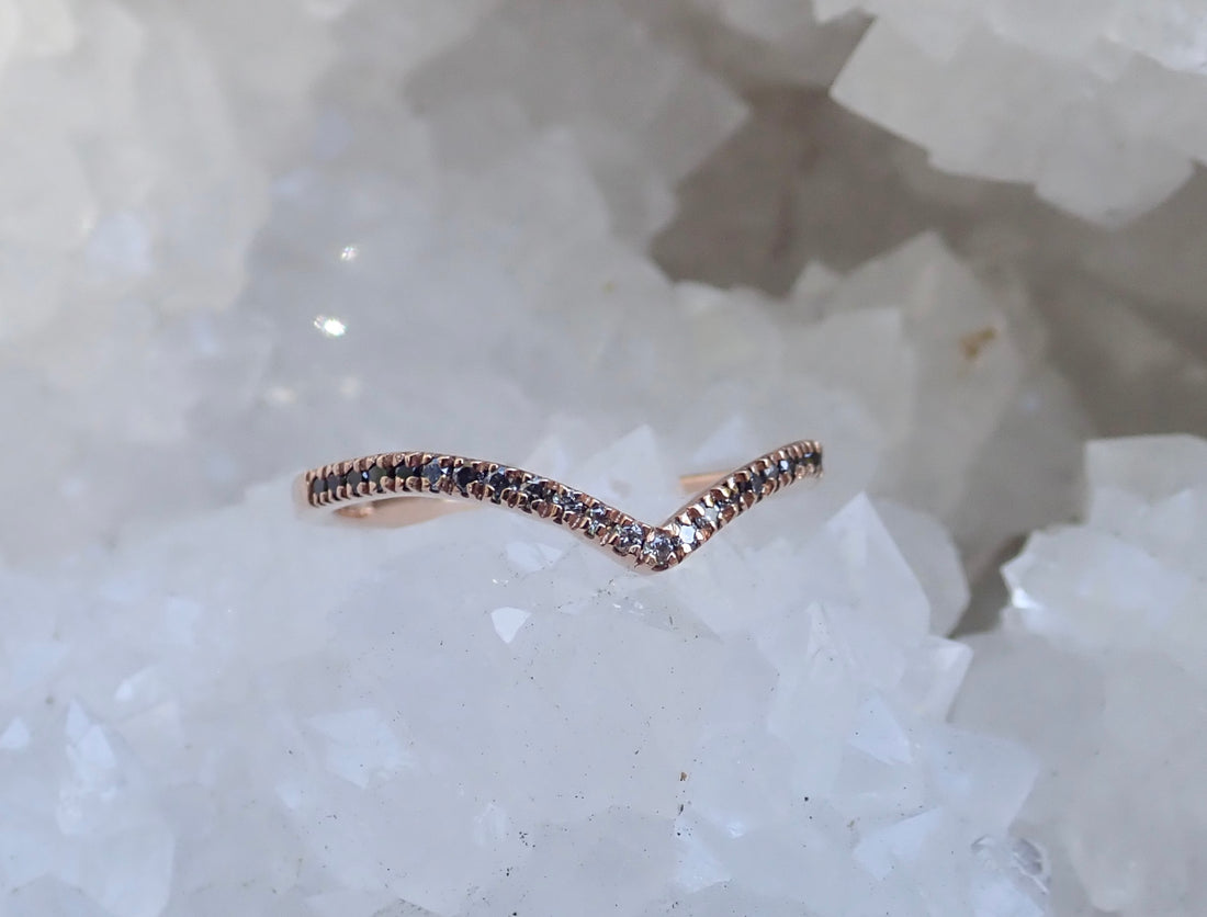 Ombre Pavé Chevron Wedding Band - Salt and Pepper Diamond Ring- mossNstone